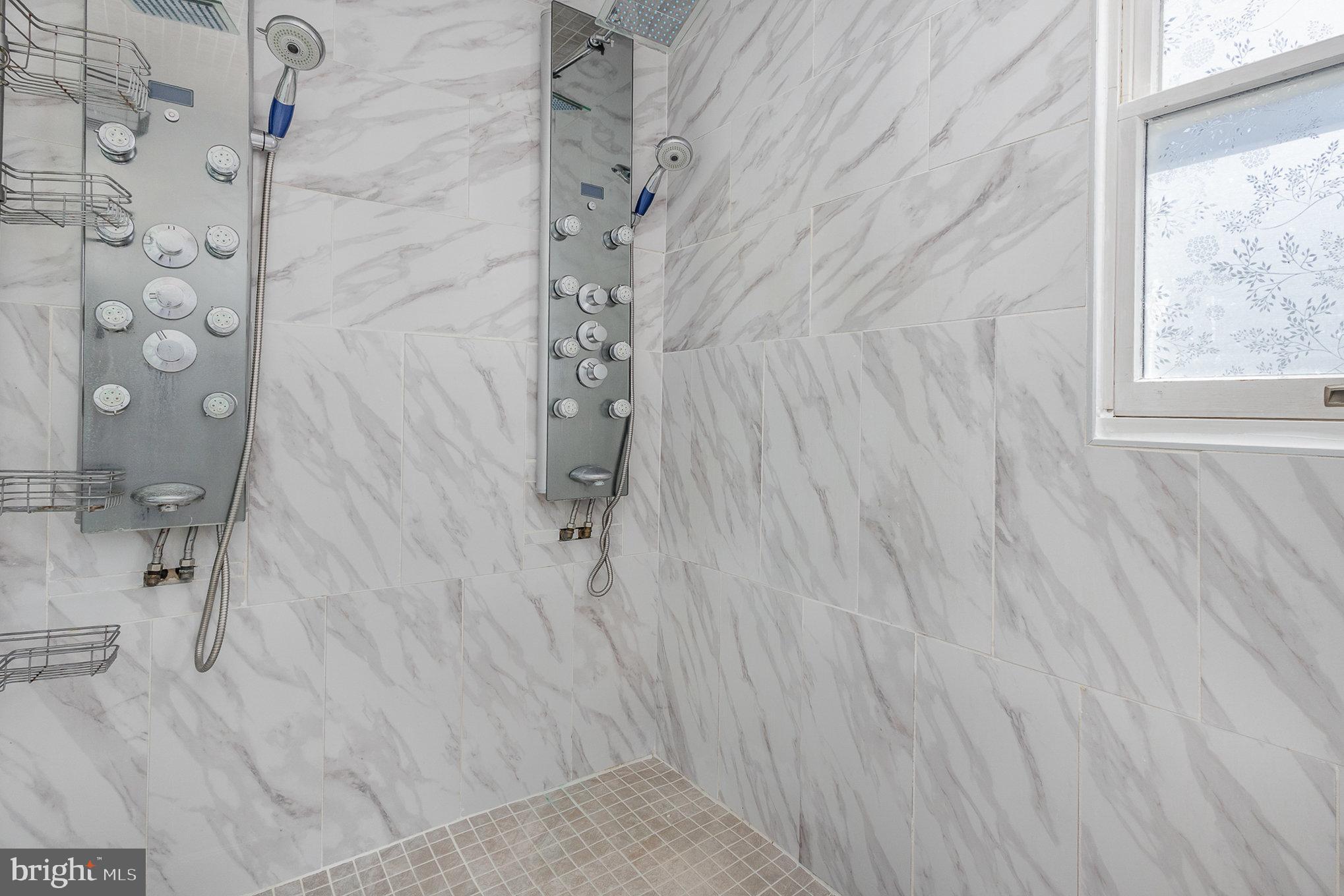 CREEKSIDE - Residential