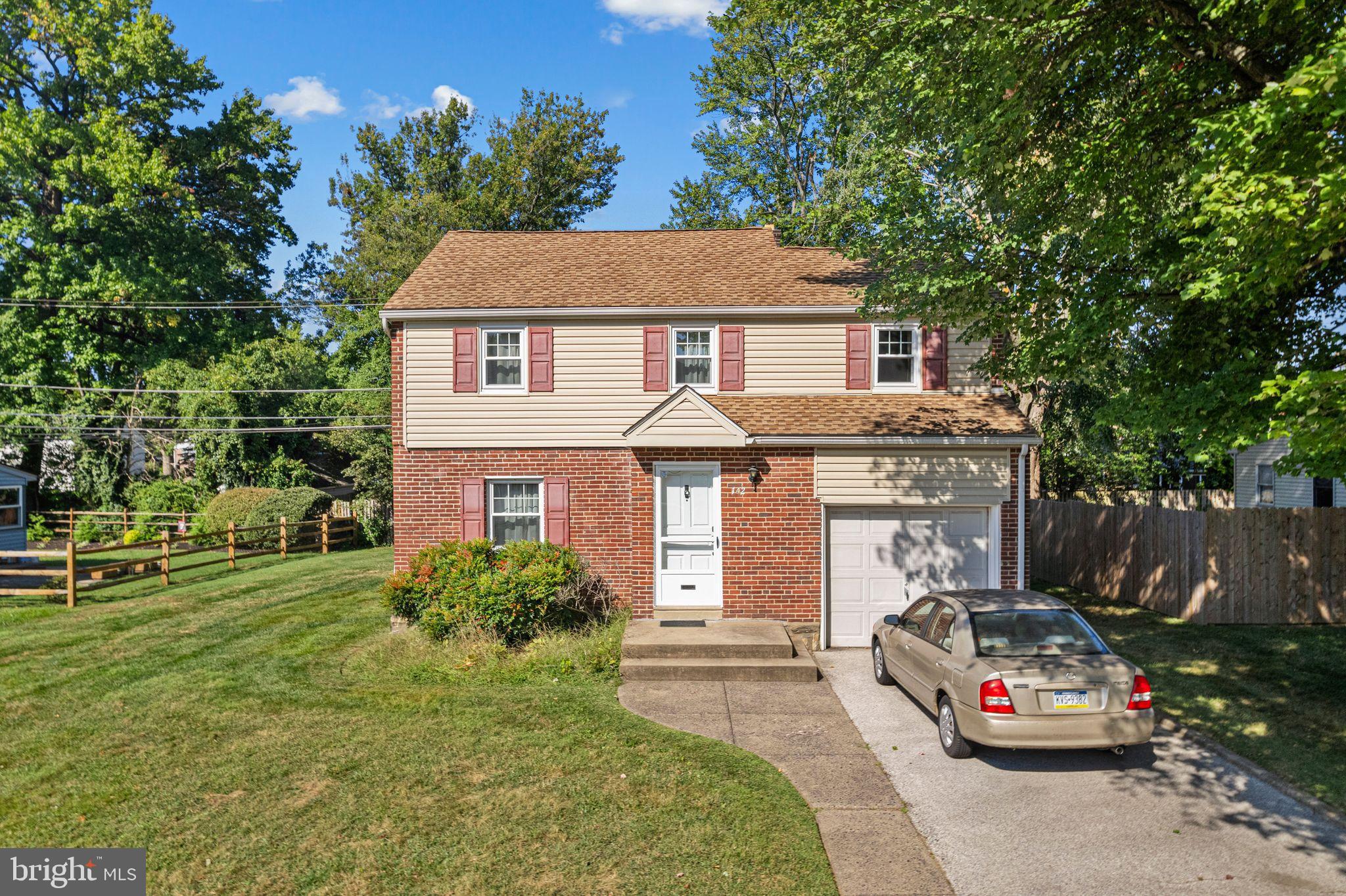 **OFFERS DUE TUESDAY, 9/23 BY 10AM** Welcome to your chance to get into Springfield at an incredible price point! This detached single-family home offers 3 bedrooms, 1 bathroom, and plenty of potential for its next owner. It's the perfect opportunity to move in now and update at your own pace.
Highlights include an attached garage, private driveway, a spacious backyard, a bright enclosed porch in the back for year-round enjoyment, and a freshly repainted interior! With a list price under $400k, this is a rare find in Springfield—whether you’re a first-time buyer looking to break into the neighborhood or someone ready to roll up their sleeves and add equity.
Don’t miss your chance to put your own stamp on a great home in a sought-after community!