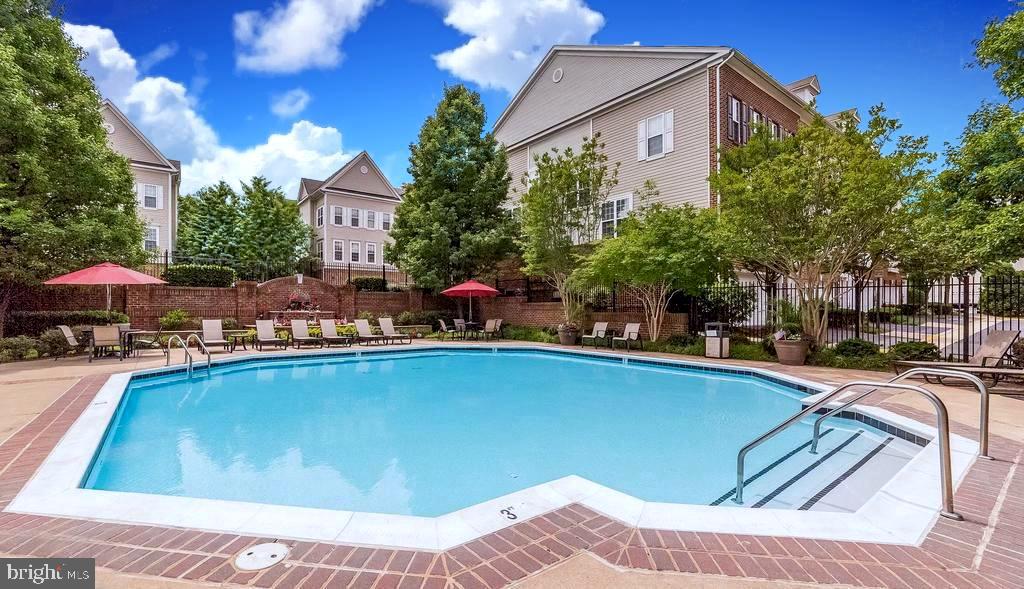 HIGH POINTE AT JEFFERSON PARK - Residential