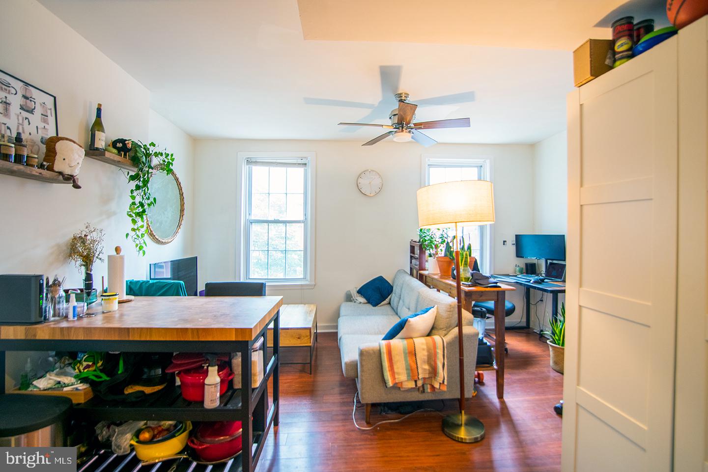 *Available 4/1/24!*
Gorgeous one bedroom, one bathroom apartment, located one block away from Broad Street and the subway! The apartment features hardwood floors throughout, washer/dryer in unit, central air, and a new kitchen which includes a fridge, gas stove, dishwasher and microwave oven! This truly is a must see!
*Sorry, No Pets.