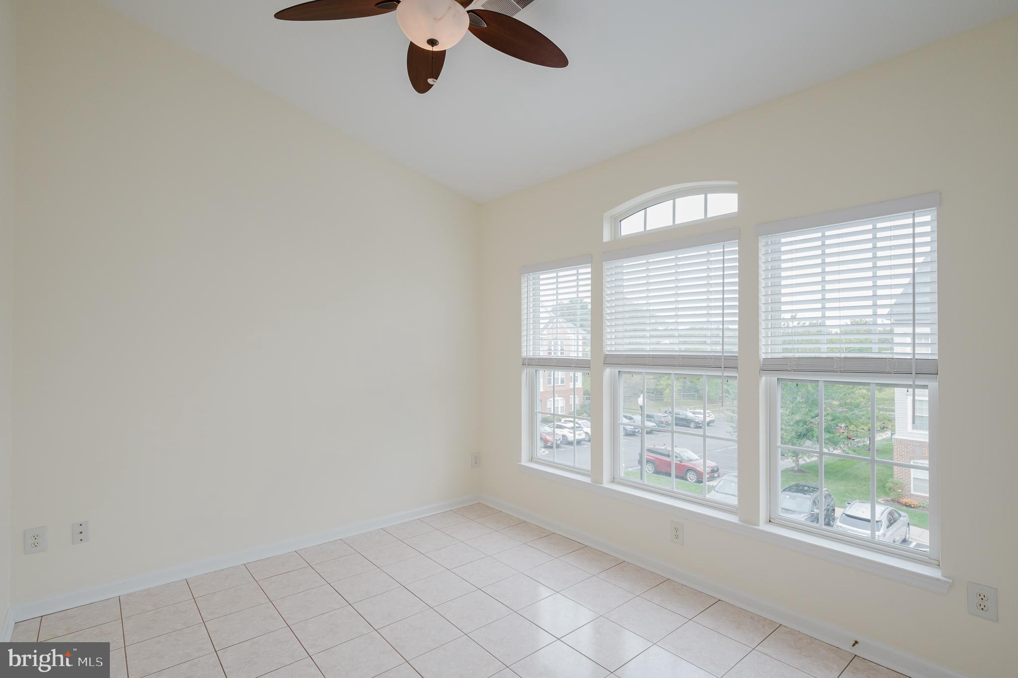 KINGS CROSSING - Residential