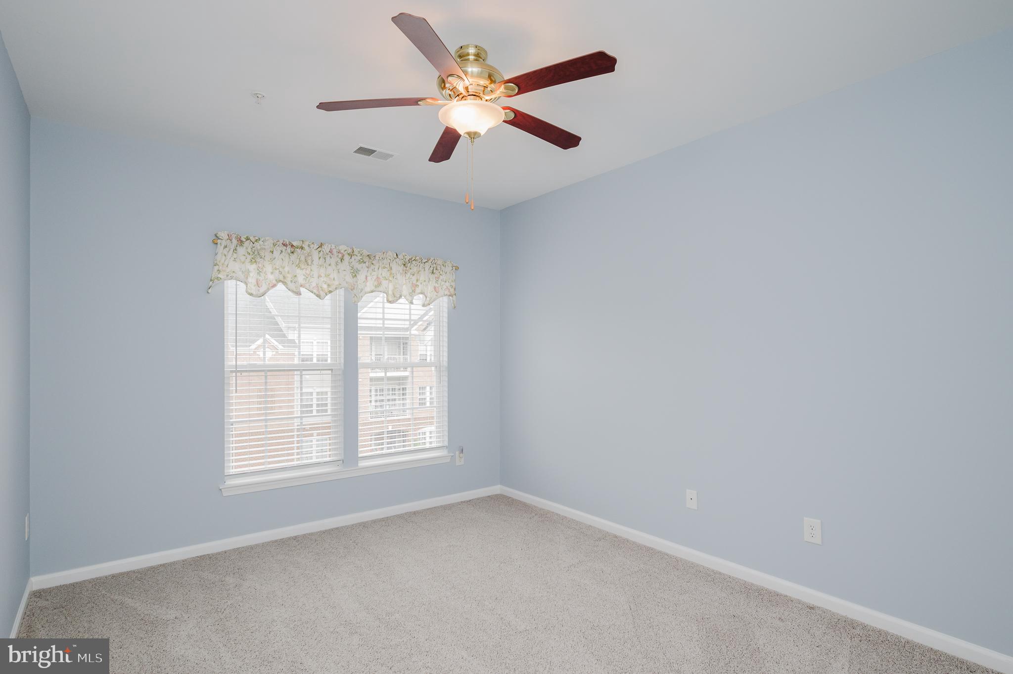 KINGS CROSSING - Residential