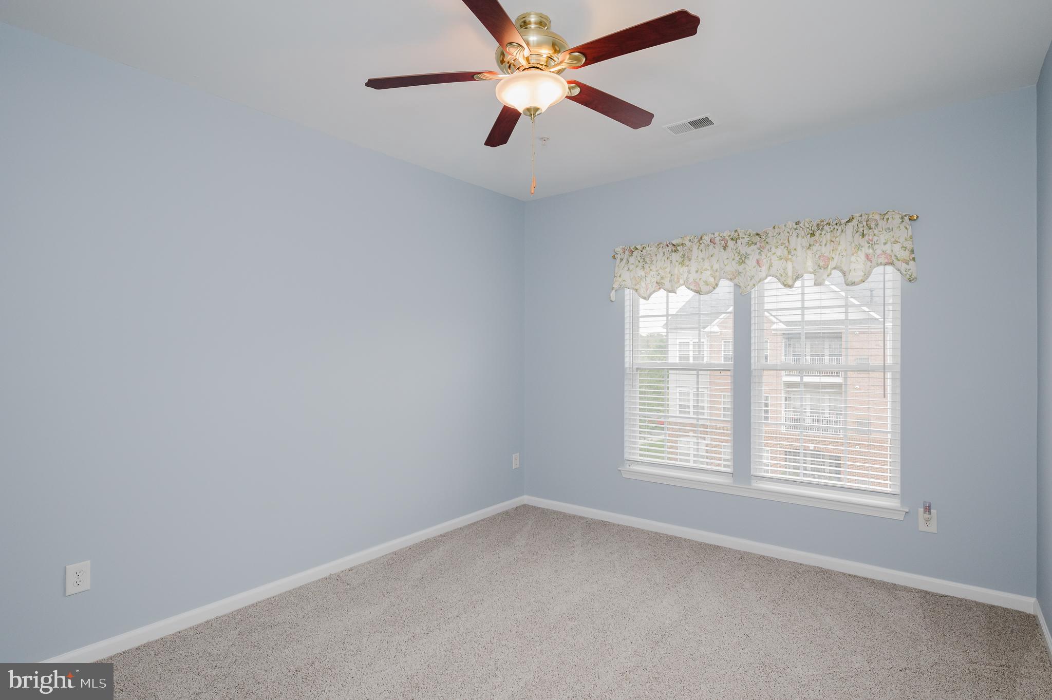 KINGS CROSSING - Residential