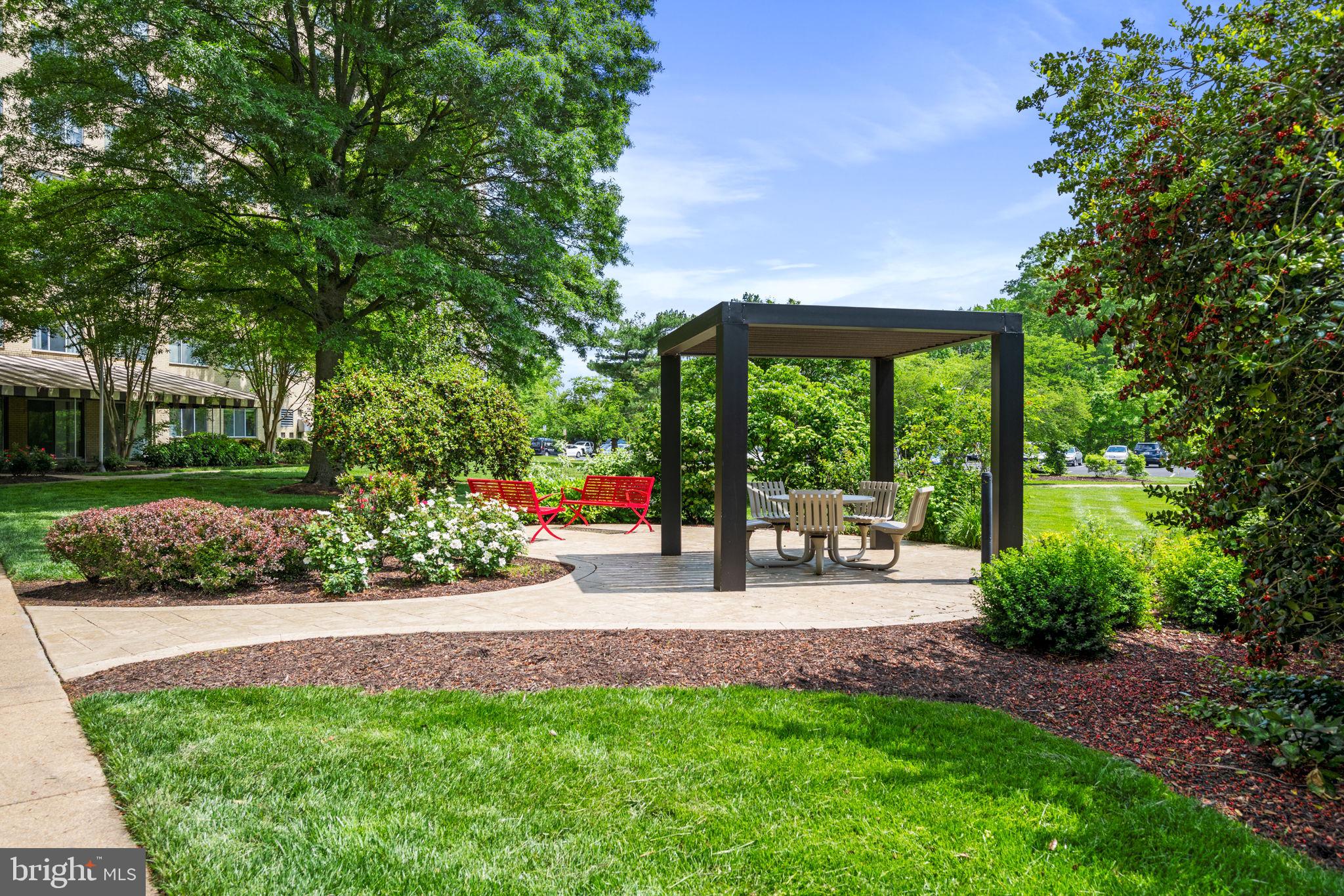 RIVER TOWERS - Residential