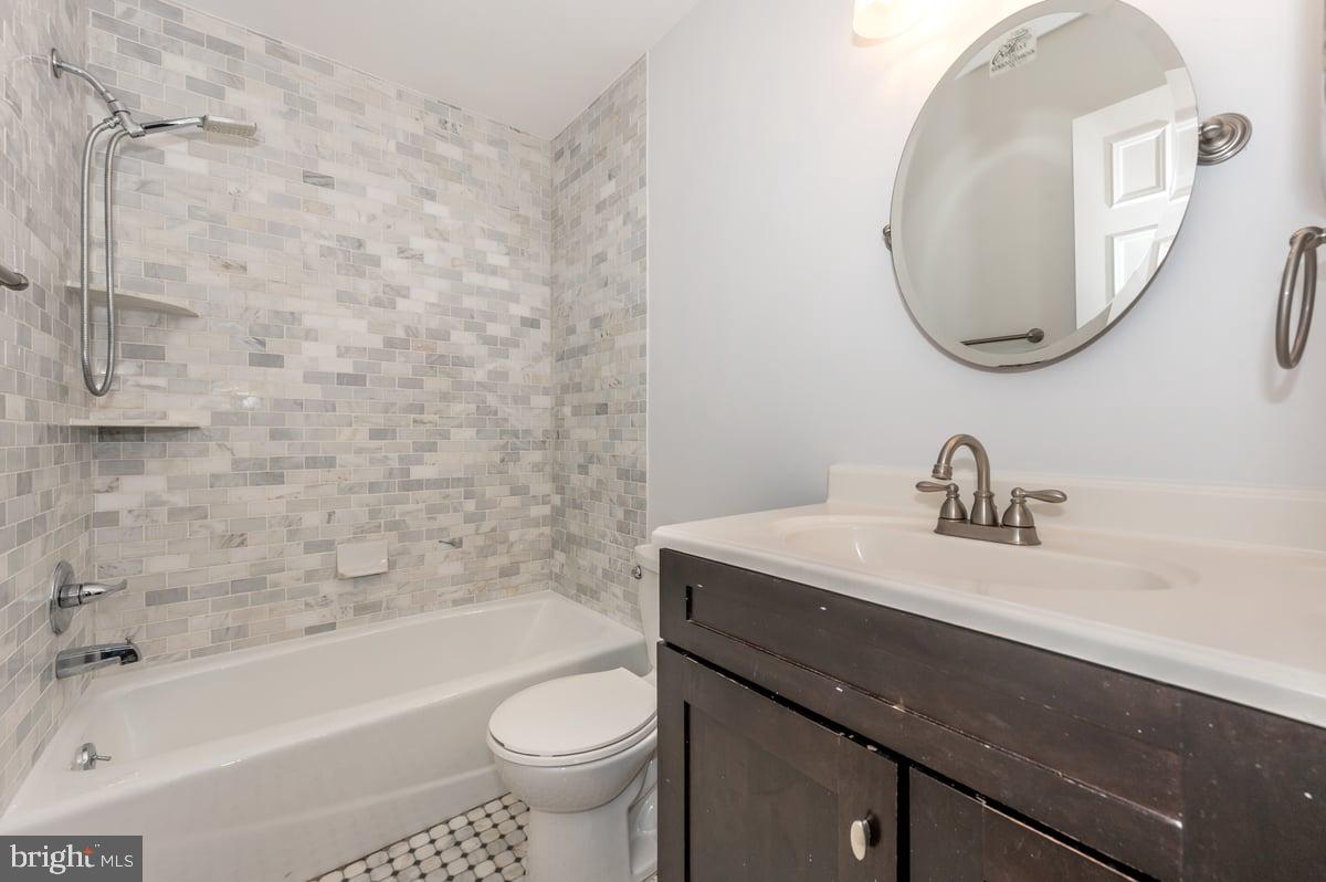 WATERS HOUSE - Residential Lease