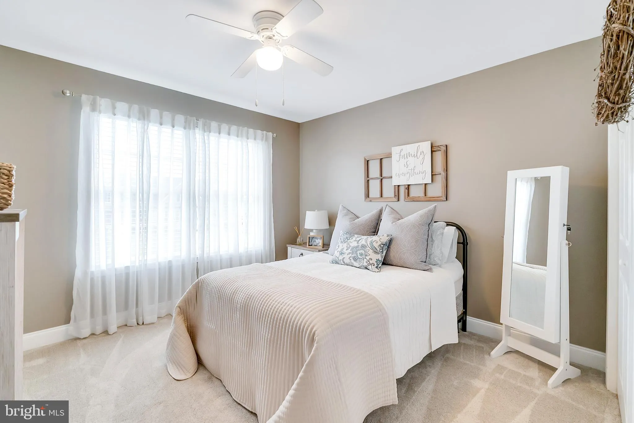 Schwenksville, Pennsylvania 19473, United States, 4 Bedrooms Bedrooms, ,3 BathroomsBathrooms,Residential,Pending,126720