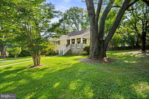 Photo of 1919 Youngblood Street, MCLEAN, VA 22101 (MLS # VAFX2336166)