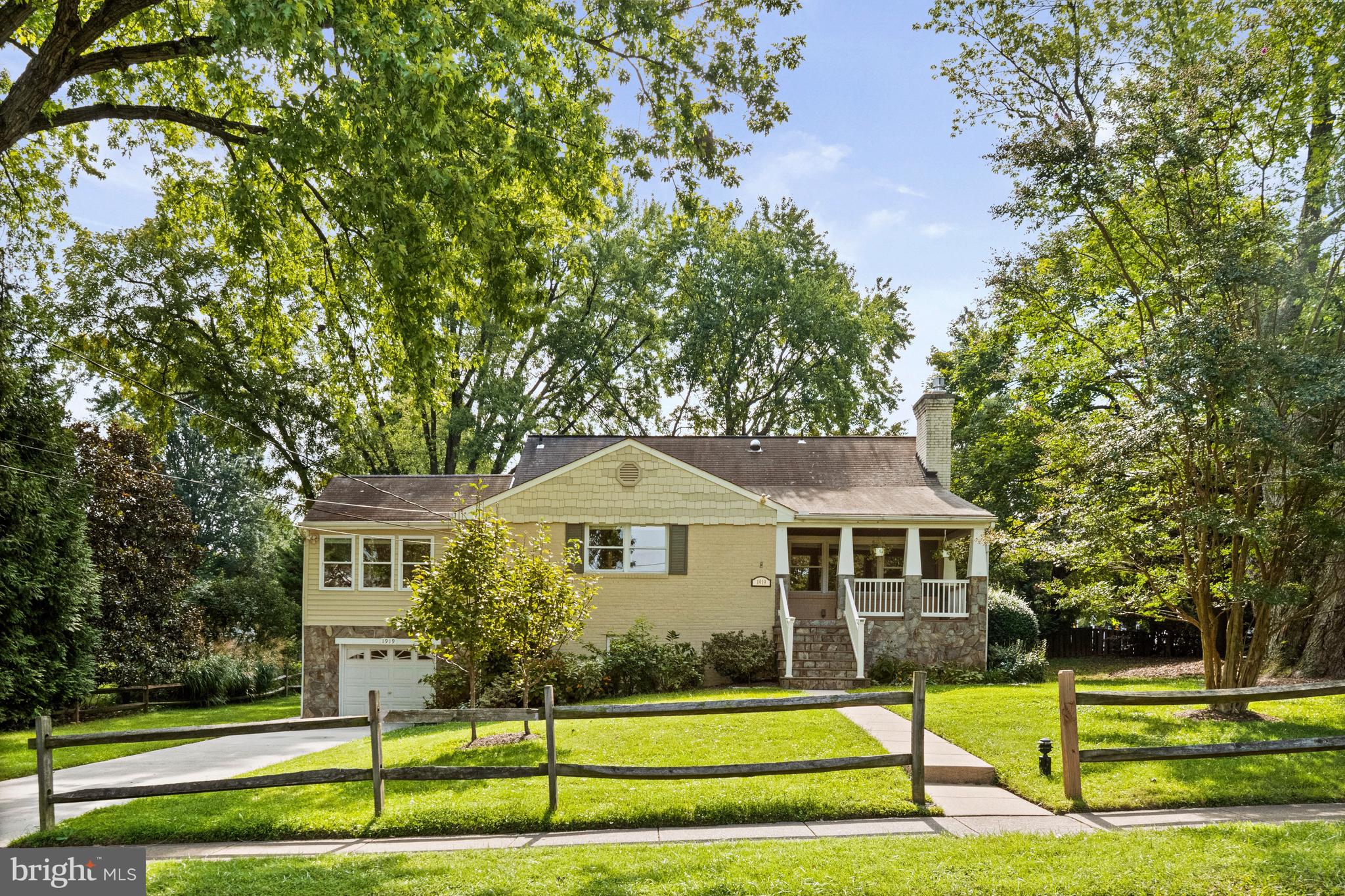 1919 YOUNGBLOOD STREET