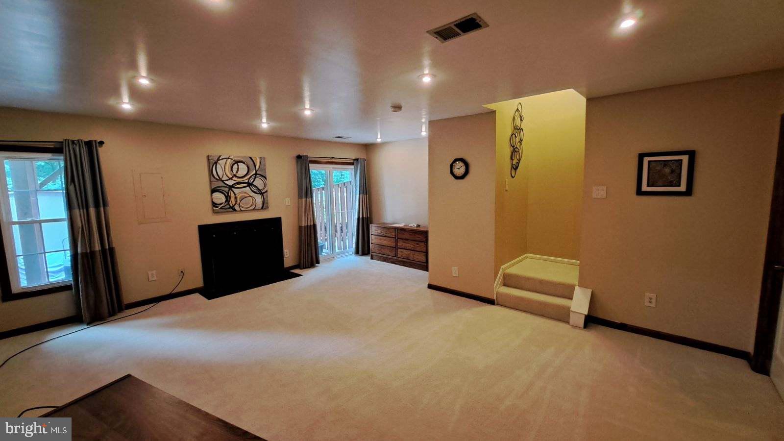 SPRINGFIELD OAKS - Residential