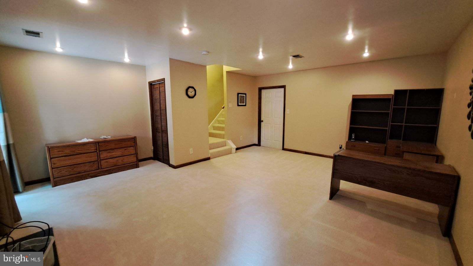 SPRINGFIELD OAKS - Residential