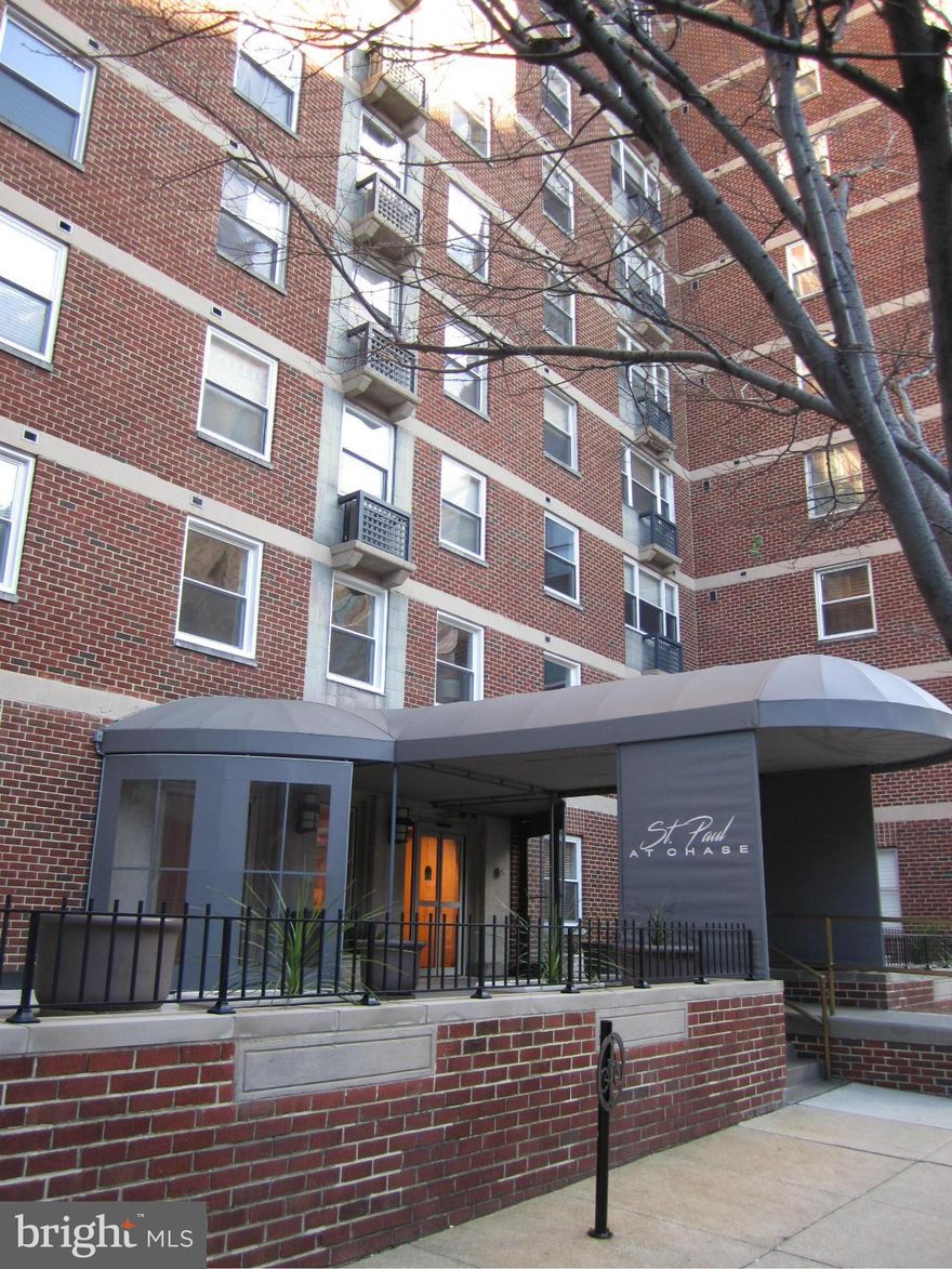 AWESOME, SPECTACULAR SOUTHERN VIEW OF THE CITY SKYLINE! SEE ALL THE WAY TO KEY BRIDGE! FRESHLY PAINTED, SOLID UNIT NEEDS MODERNIZATION. VACANT. EZ TO SHOW. CERTAINLY LIVABLE NOW.