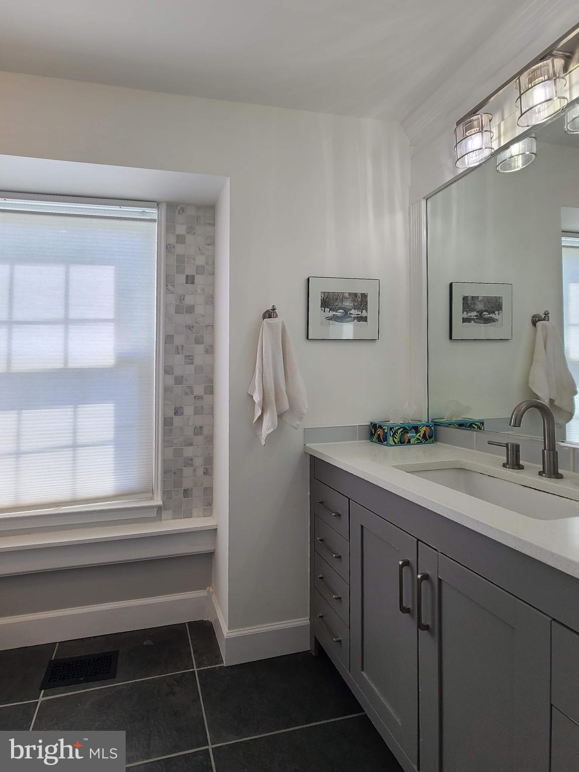 HOLLEYBROOKE - Residential Lease