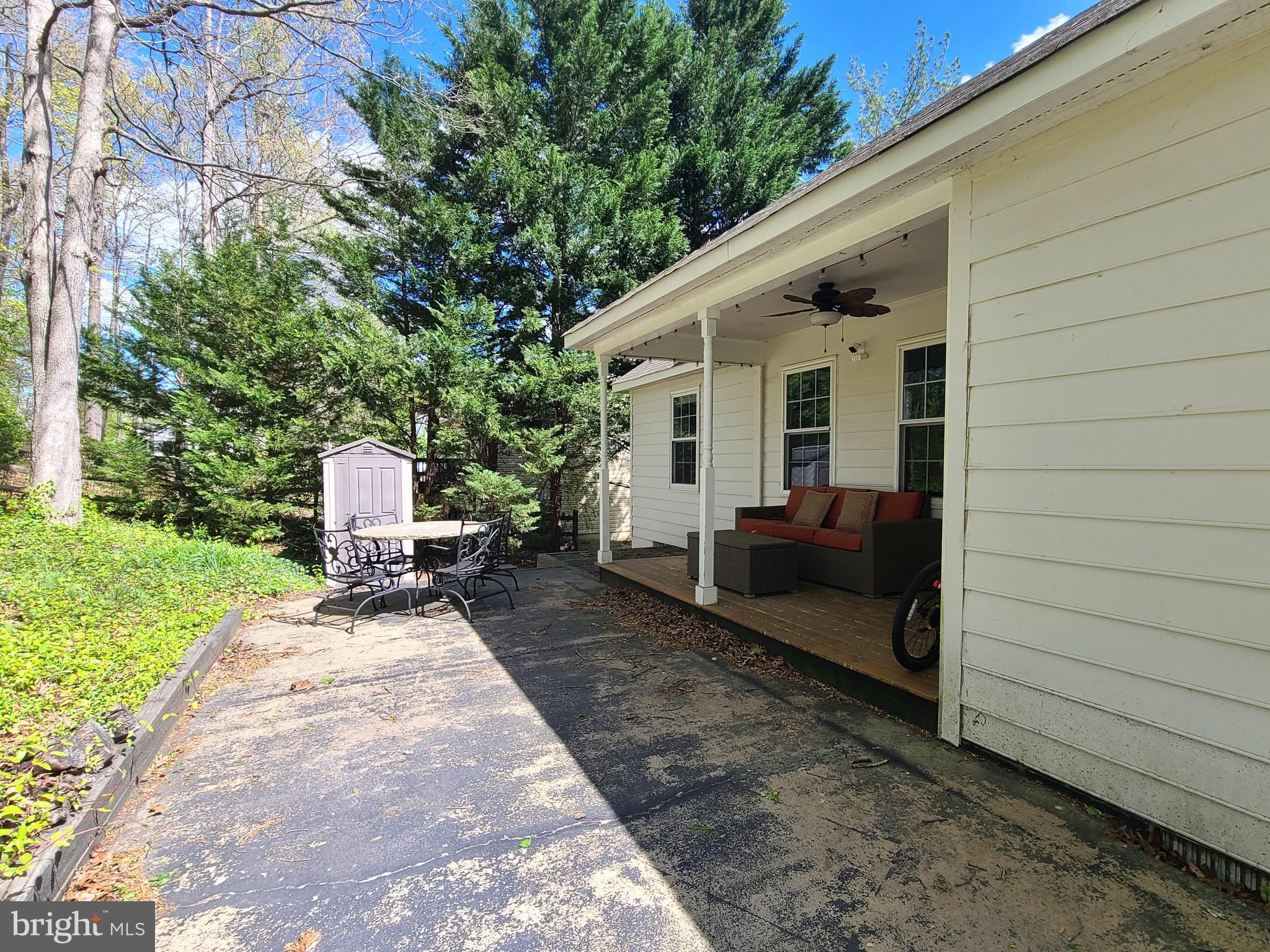 HOLLEYBROOKE - Residential Lease