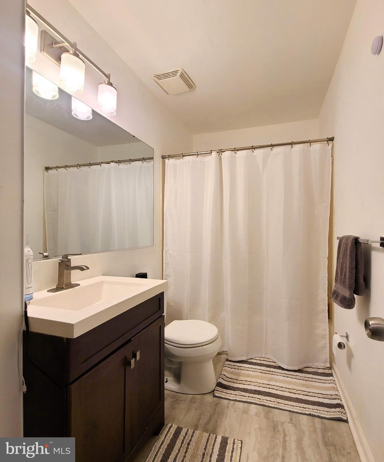 HOLLEYBROOKE - Residential Lease