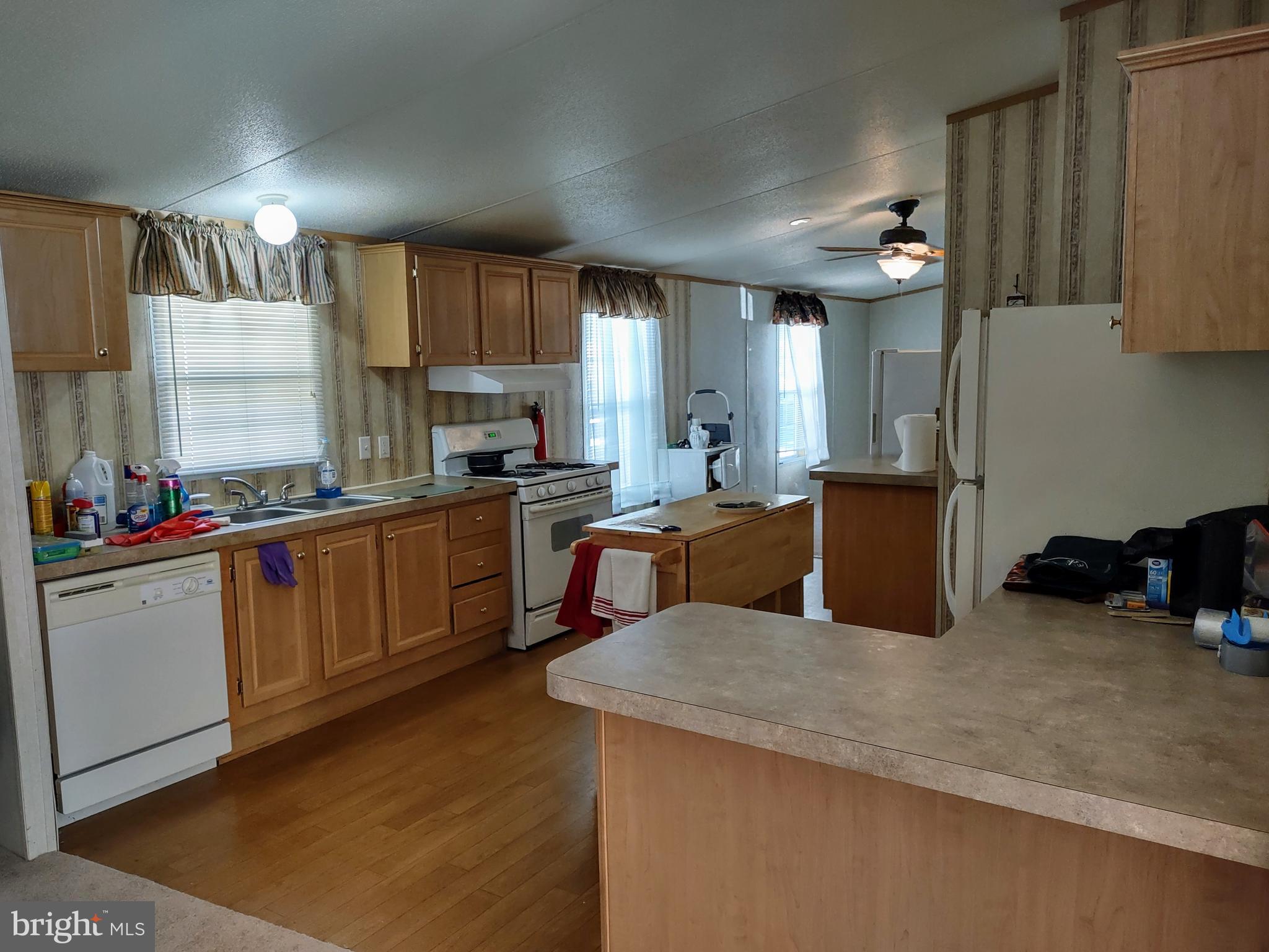 LYONS CREEK MOBILE ESTATES - Residential