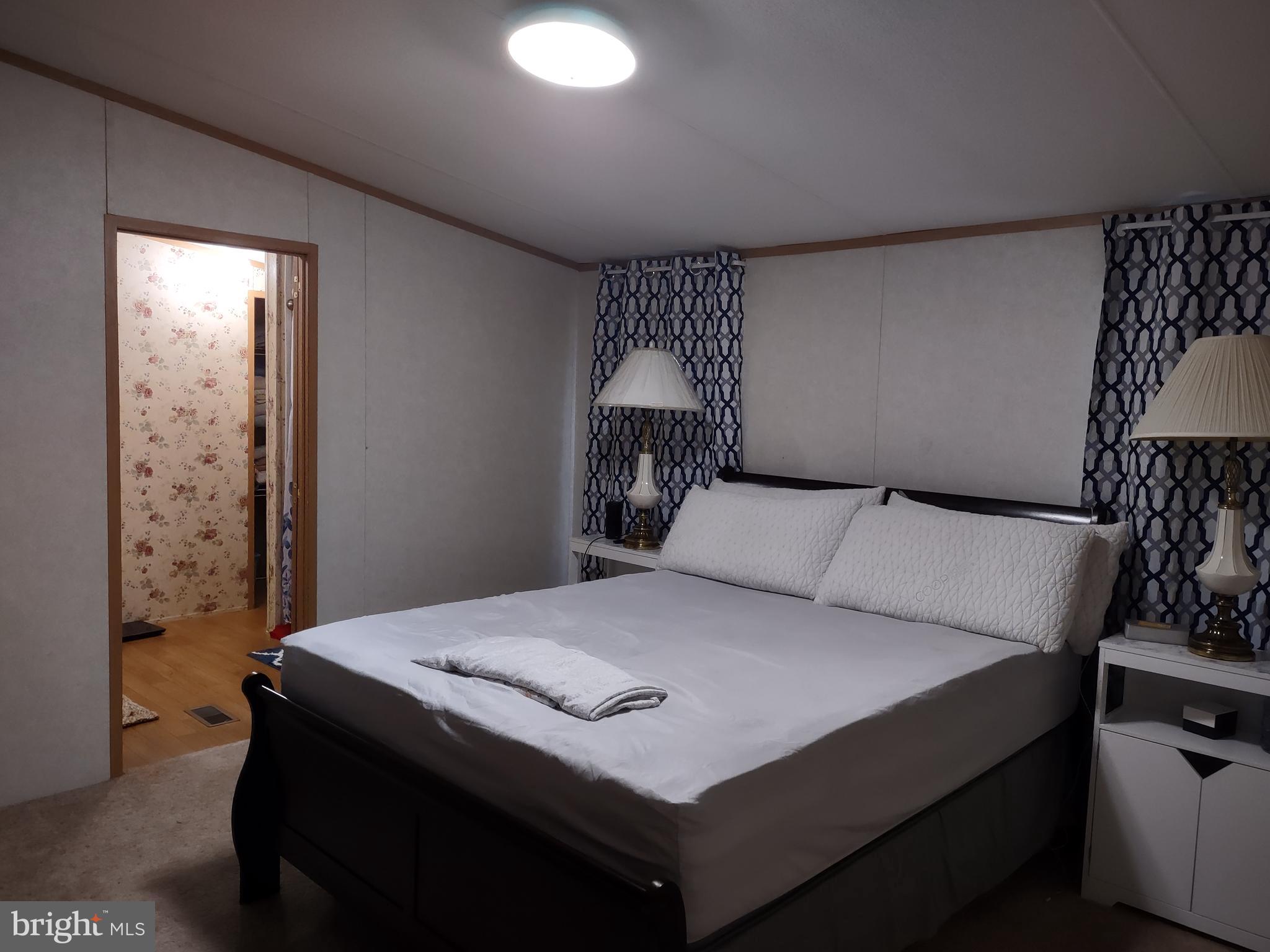 LYONS CREEK MOBILE ESTATES - Residential