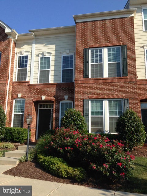 Townhouse For Rent - 43593 Popes Creek Square<br/> LEESBURG, VA 20176