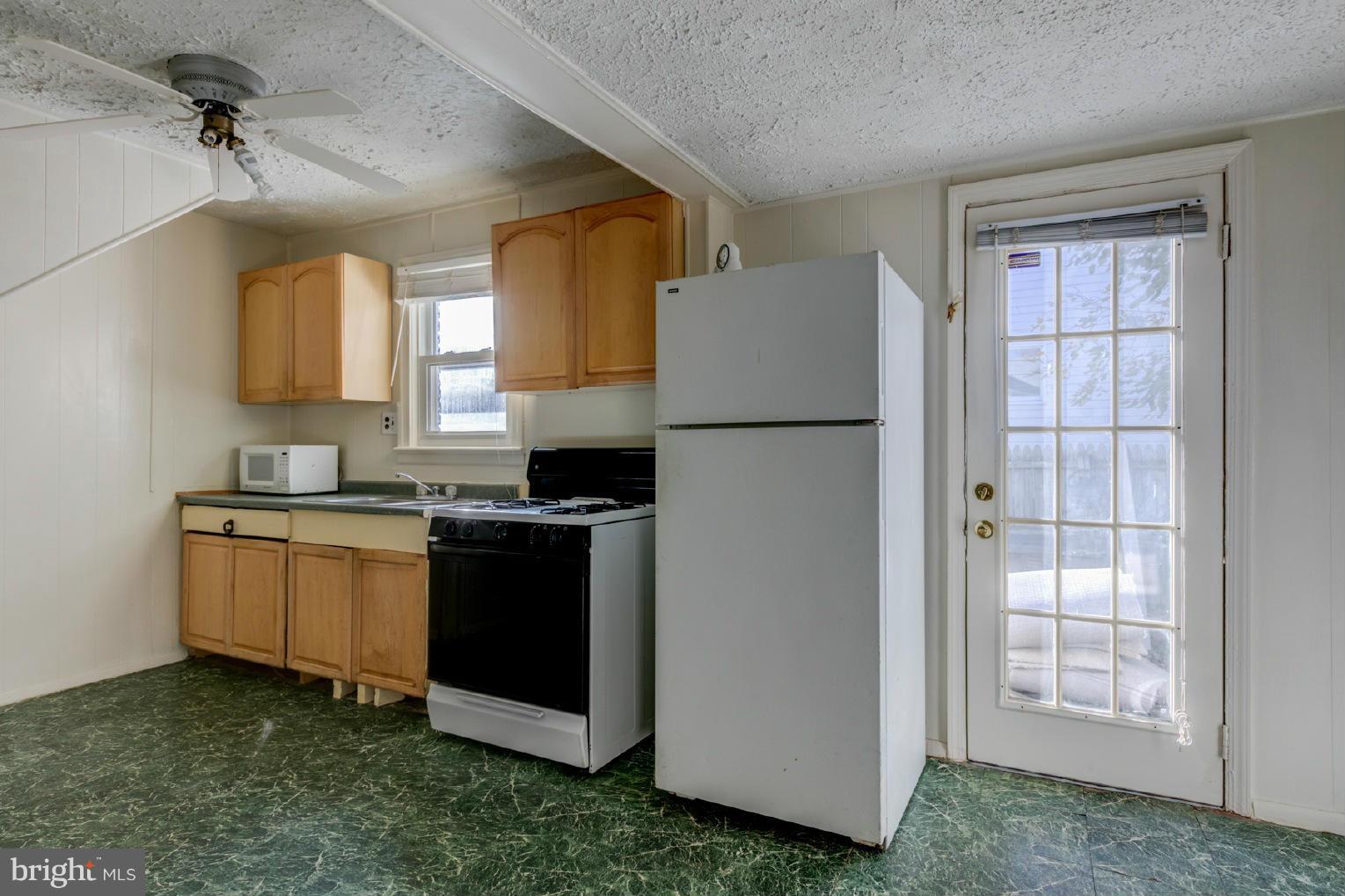 ADDISON HEIGHTS - Residential Lease