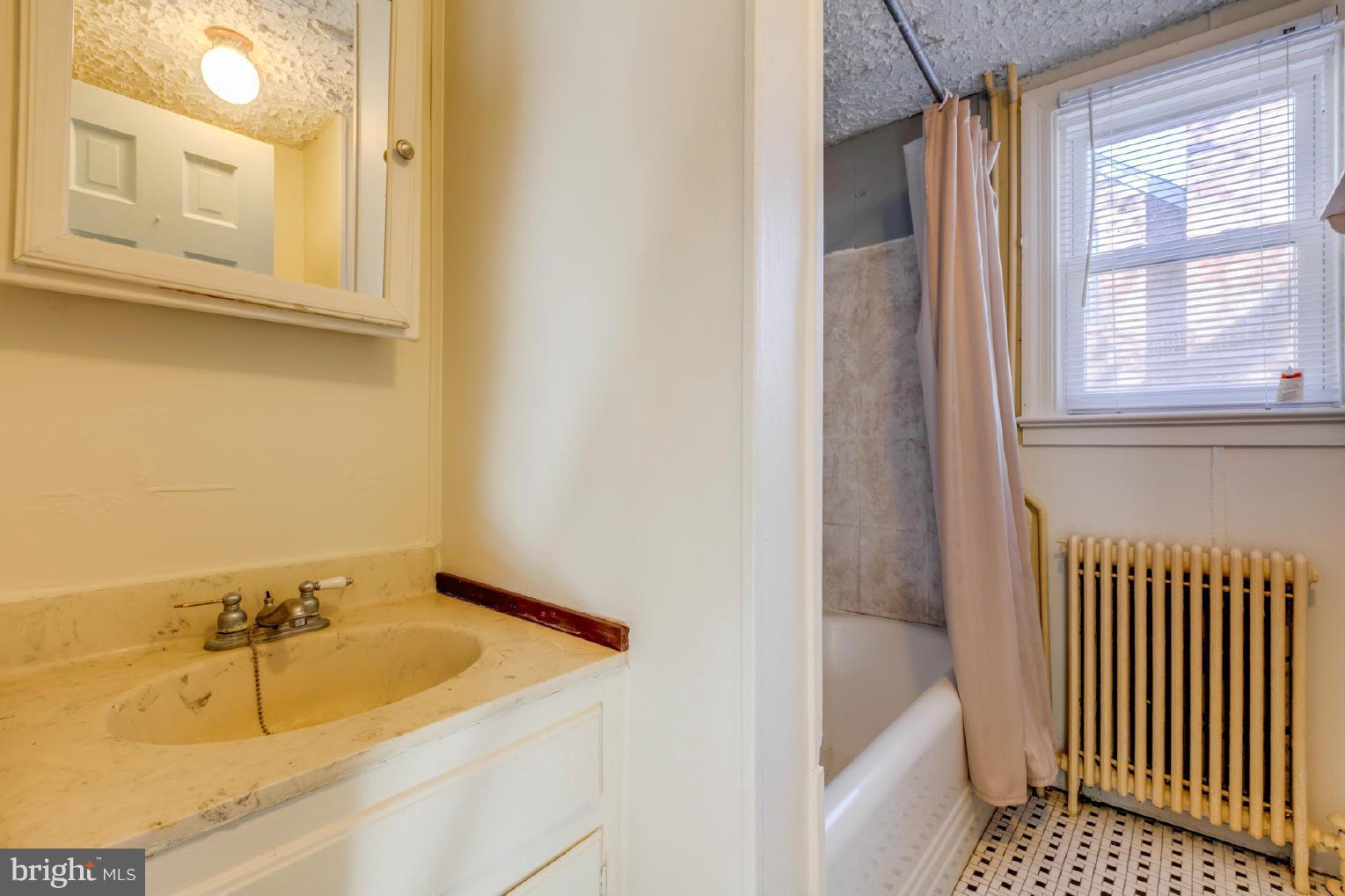 ADDISON HEIGHTS - Residential Lease