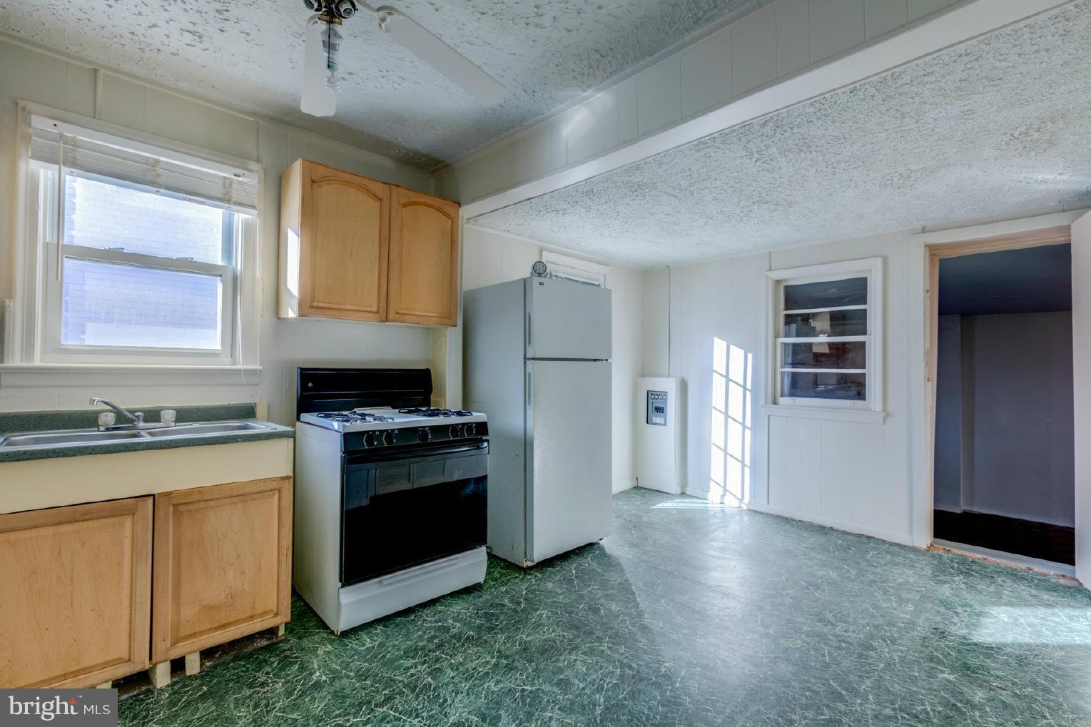 ADDISON HEIGHTS - Residential Lease