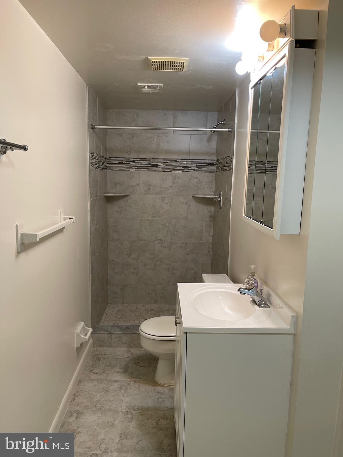 EL NIDO ESTATES - Residential Lease