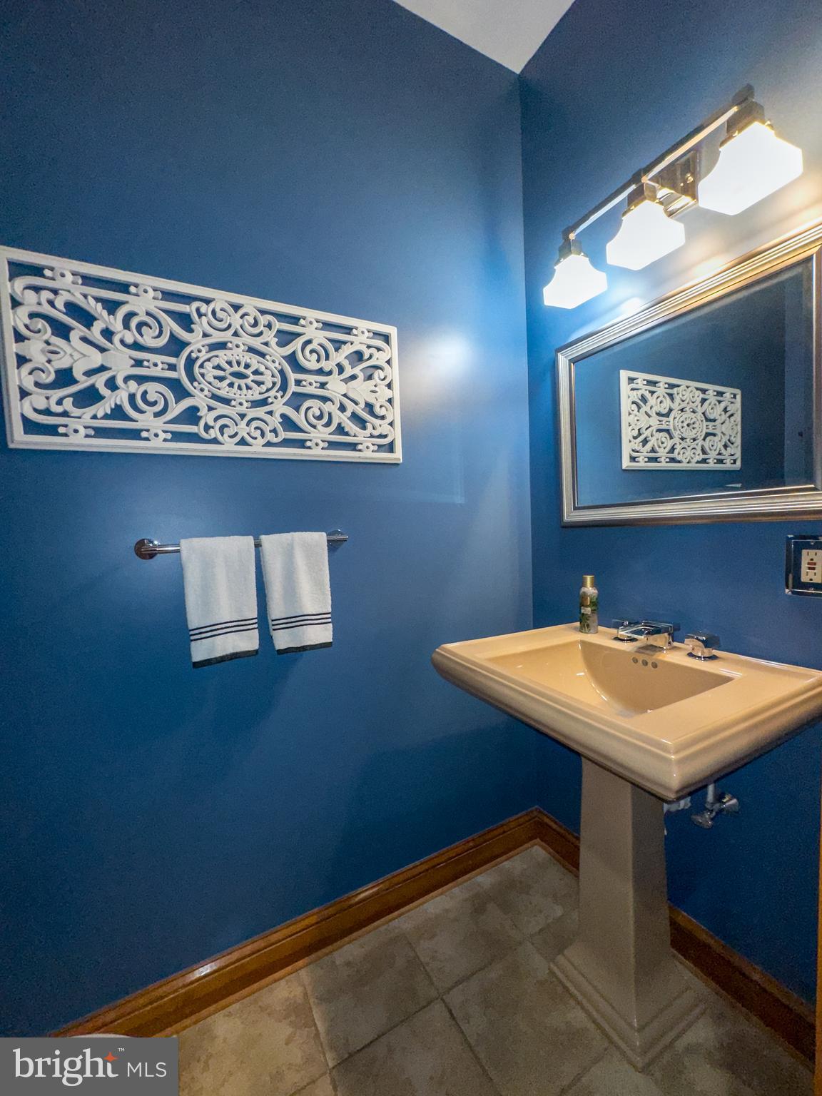 VILLAGE GREENS - Residential