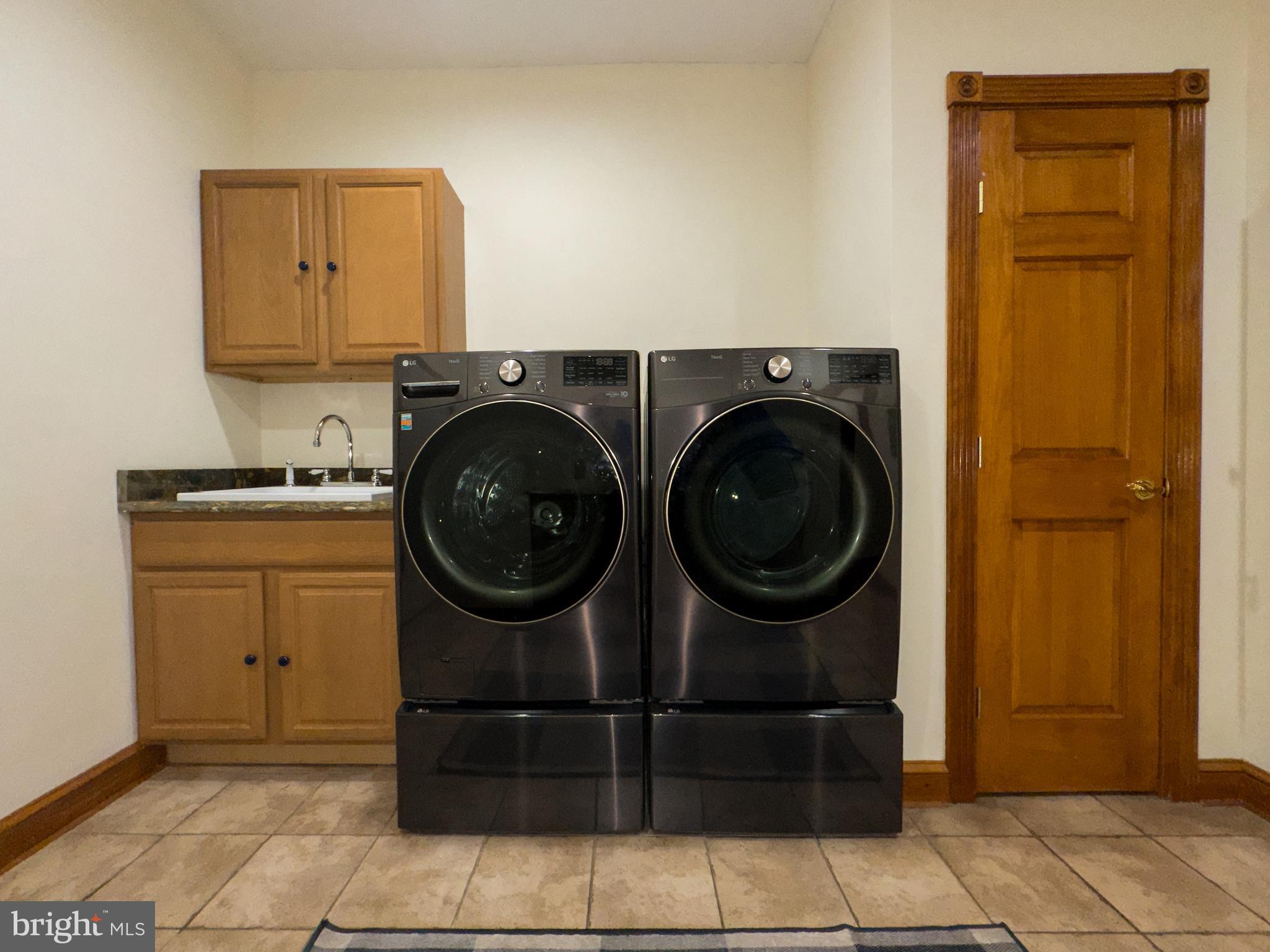 VILLAGE GREENS - Residential