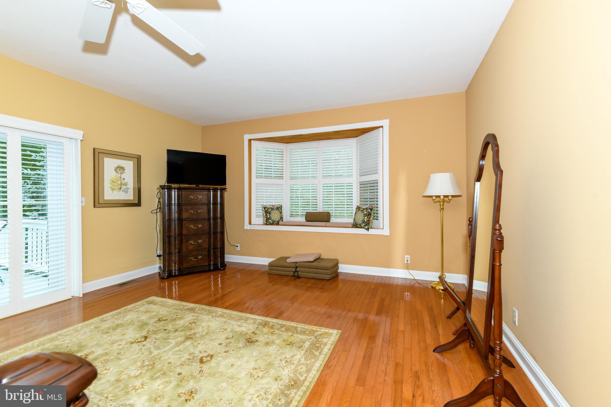 VILLAGE GREENS - Residential