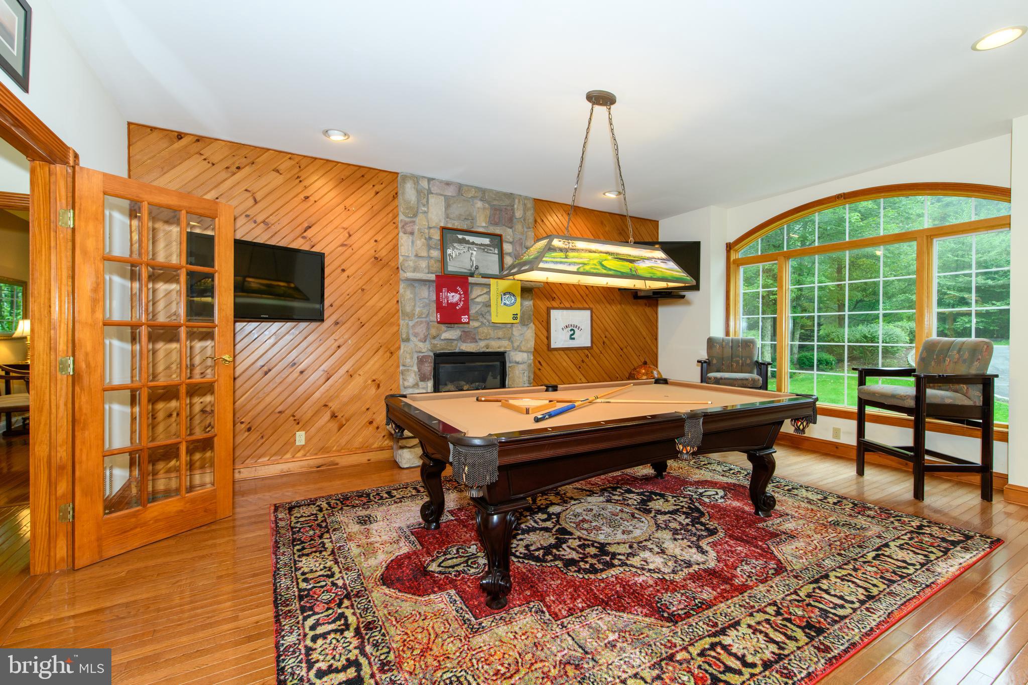 VILLAGE GREENS - Residential