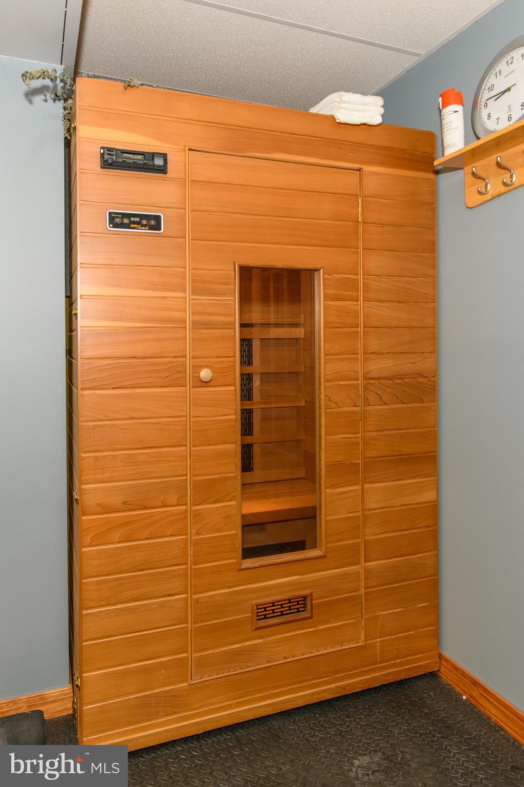 VILLAGE GREENS - Residential