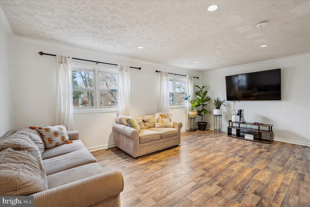 8347 IVY GLEN COURT