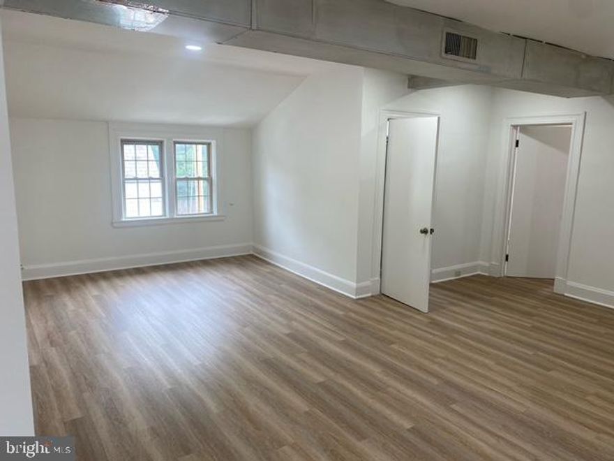2nd Floor  - office space 1100sf  -  $1500 /mo  plus utilities  (recenty renovated) 

 2nd Floor -_ offcie space 1,000sd - $1200/mo plus utilities