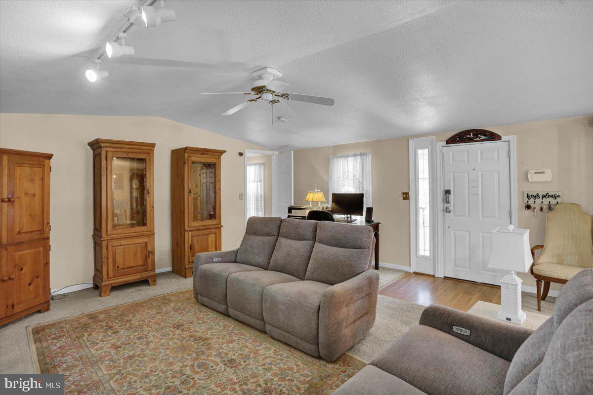 TEAL POINT - Residential