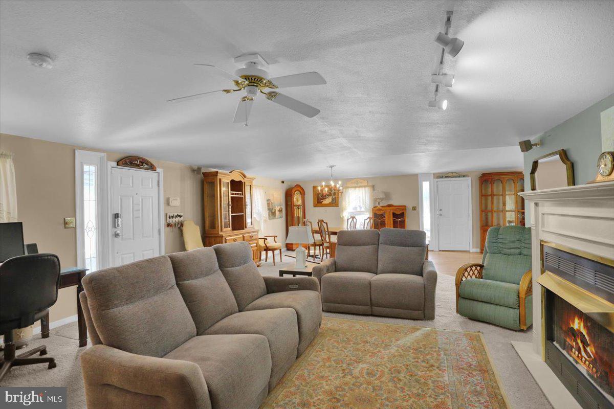 TEAL POINT - Residential