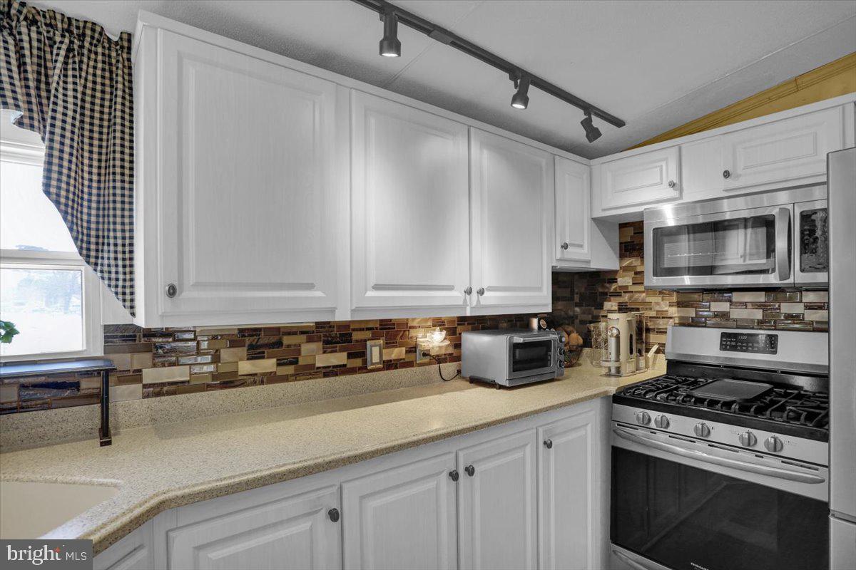 TEAL POINT - Residential