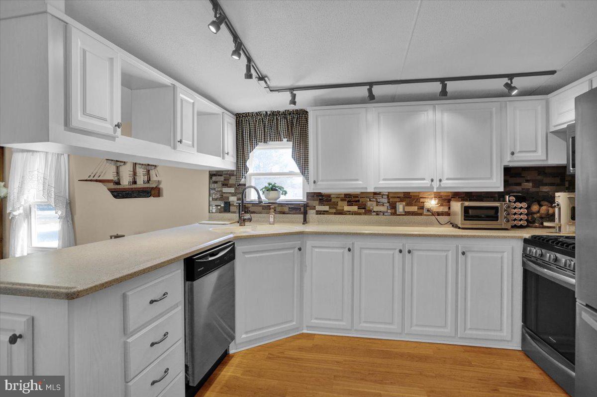 TEAL POINT - Residential