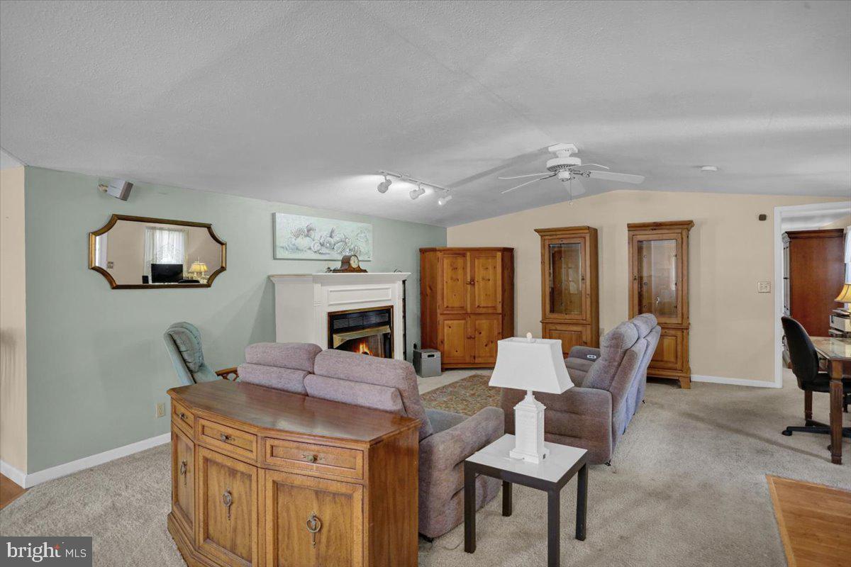 TEAL POINT - Residential