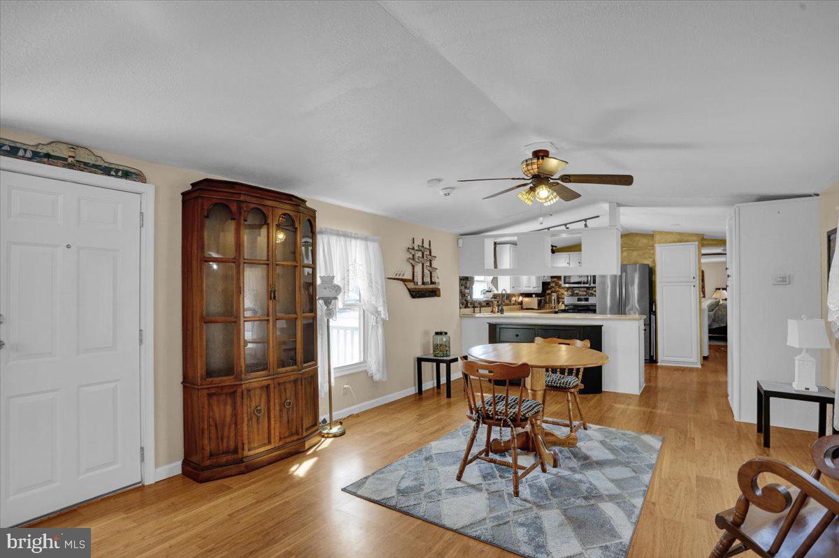 TEAL POINT - Residential