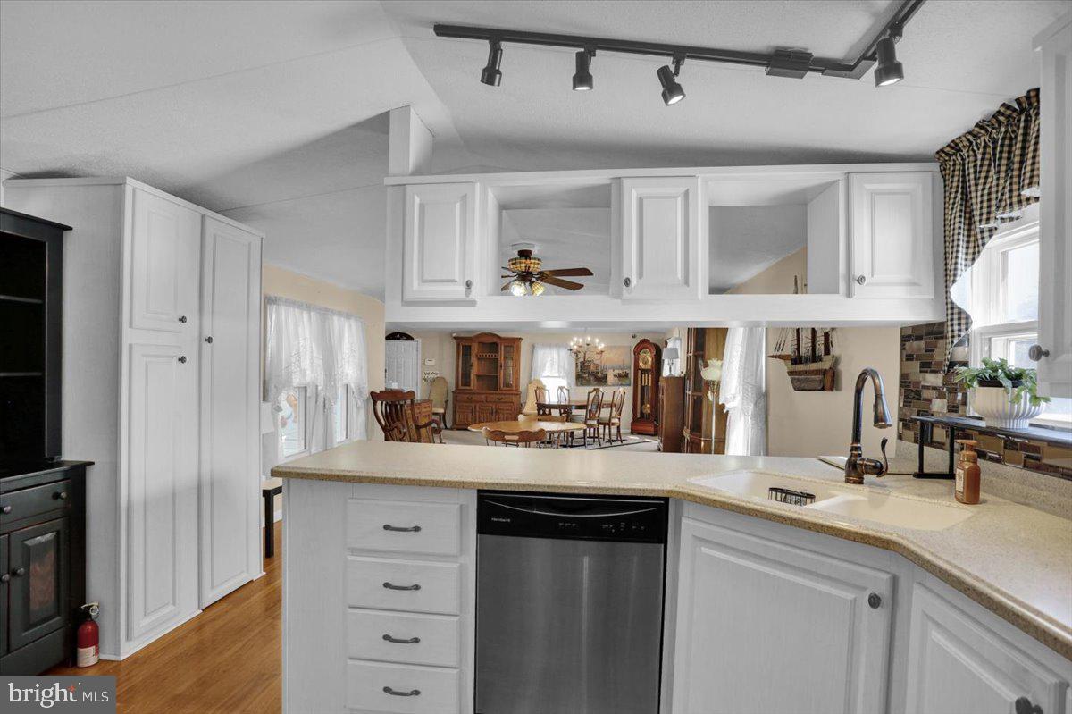 TEAL POINT - Residential