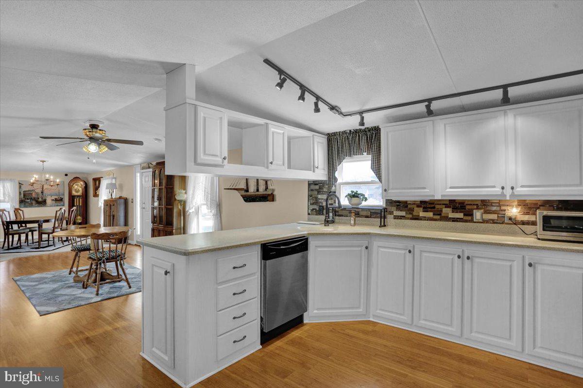 TEAL POINT - Residential