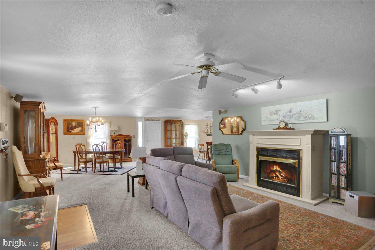 TEAL POINT - Residential