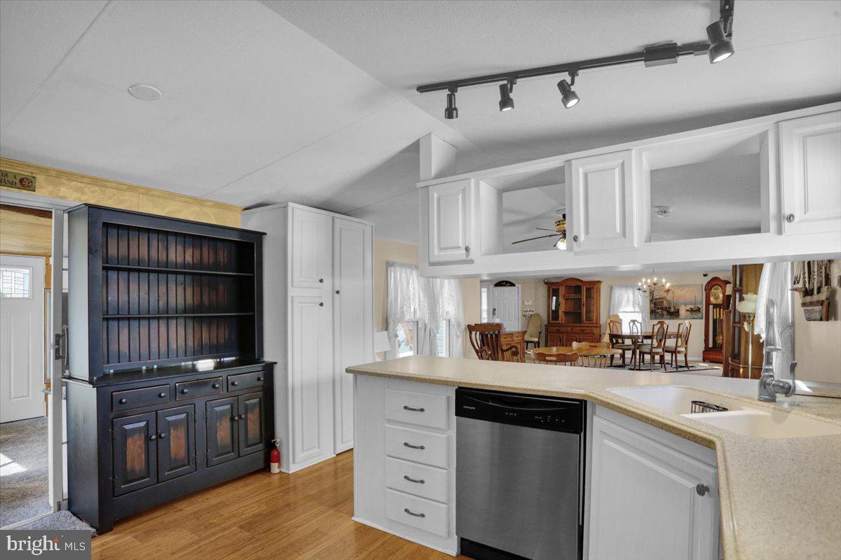 TEAL POINT - Residential