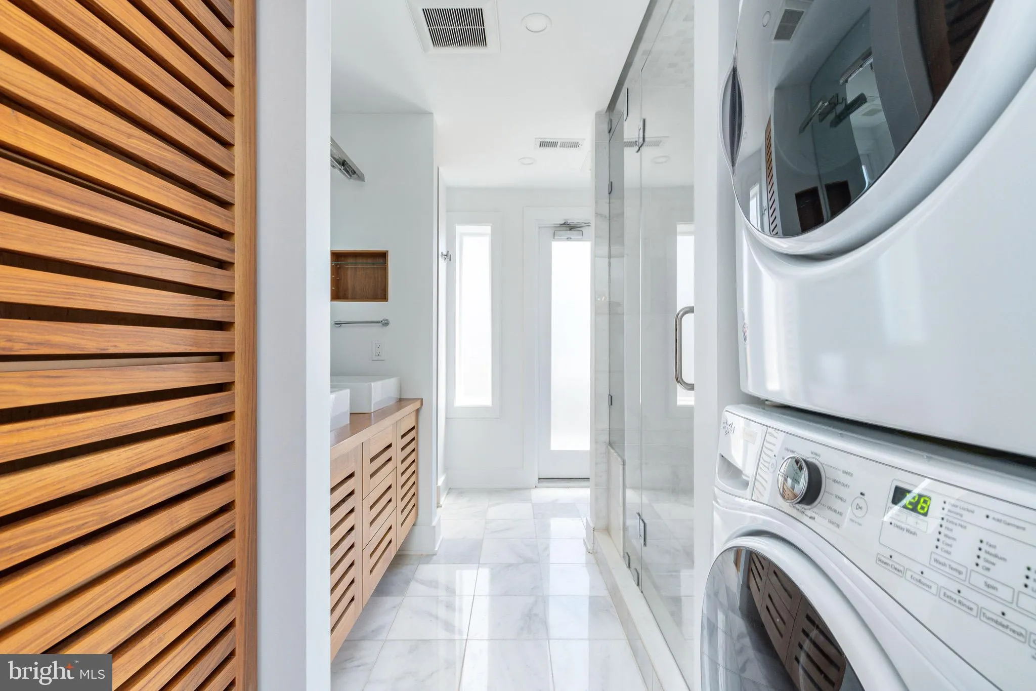 Philadelphia, Pennsylvania 19103, United States, 2 Bedrooms Bedrooms, ,2 BathroomsBathrooms,Residential,Active,151563