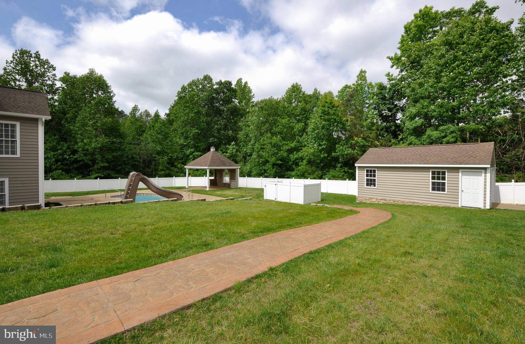 THE TRAILS - Residential