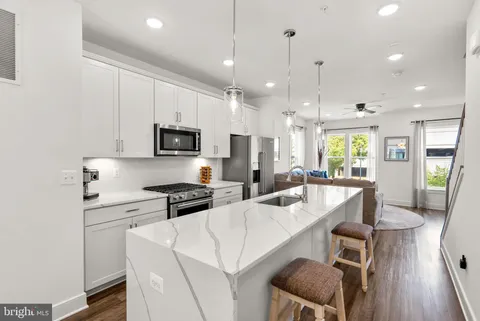 863 King Farm Boulevard, Rockville, MD MLS: MDMC2209696