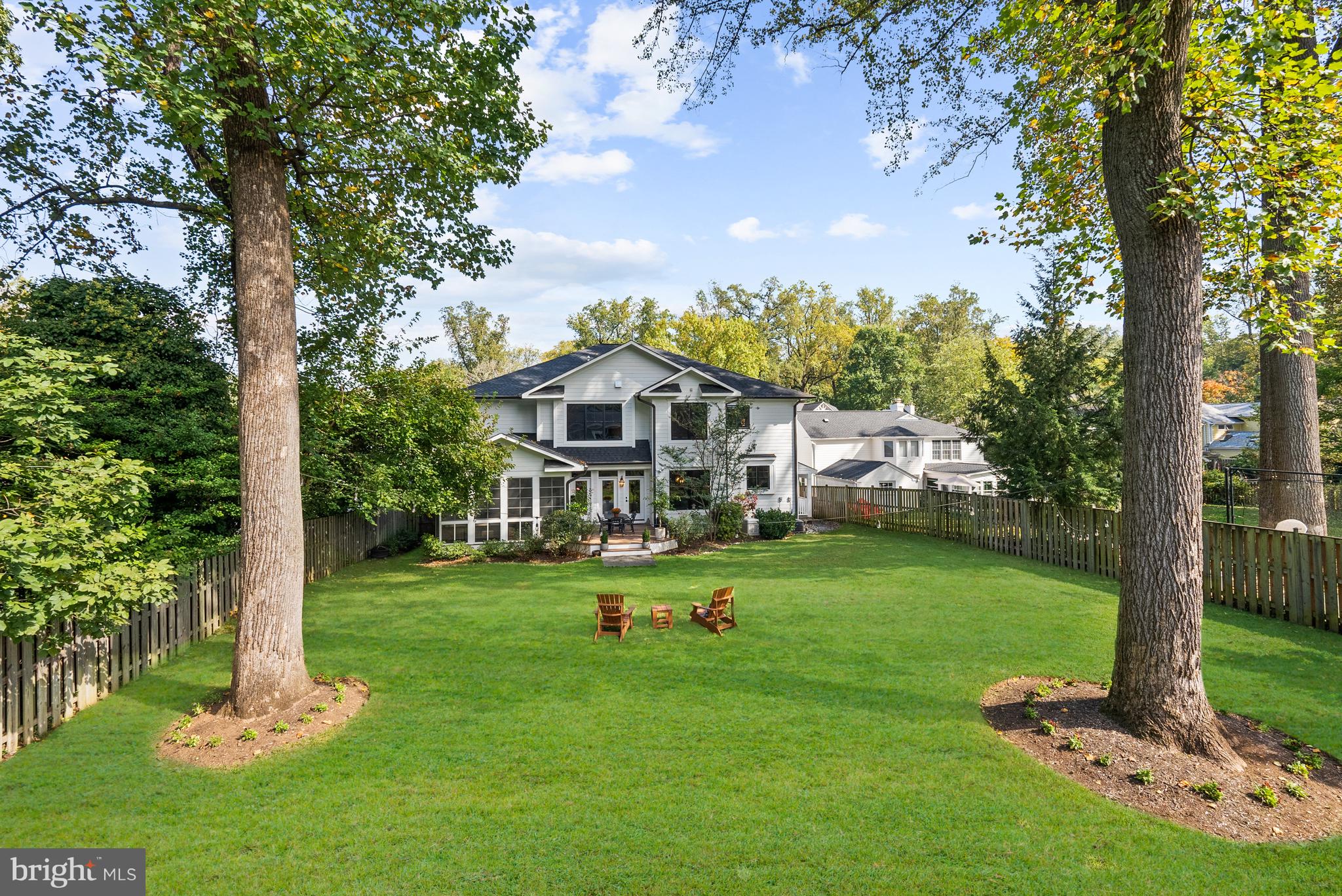 ENGLISH VILLAGE - Residential