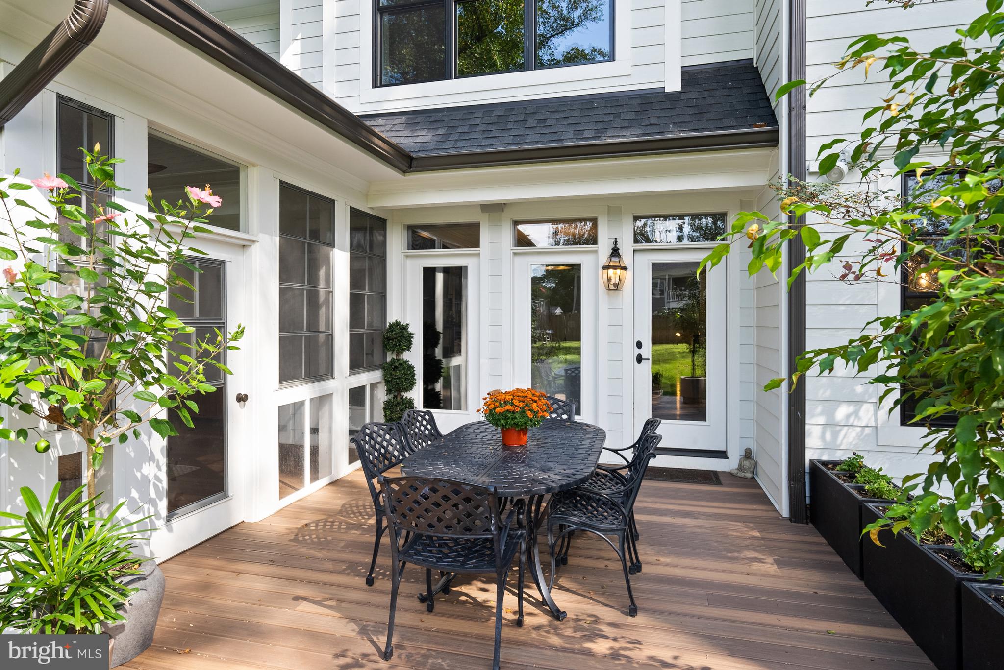 ENGLISH VILLAGE - Residential