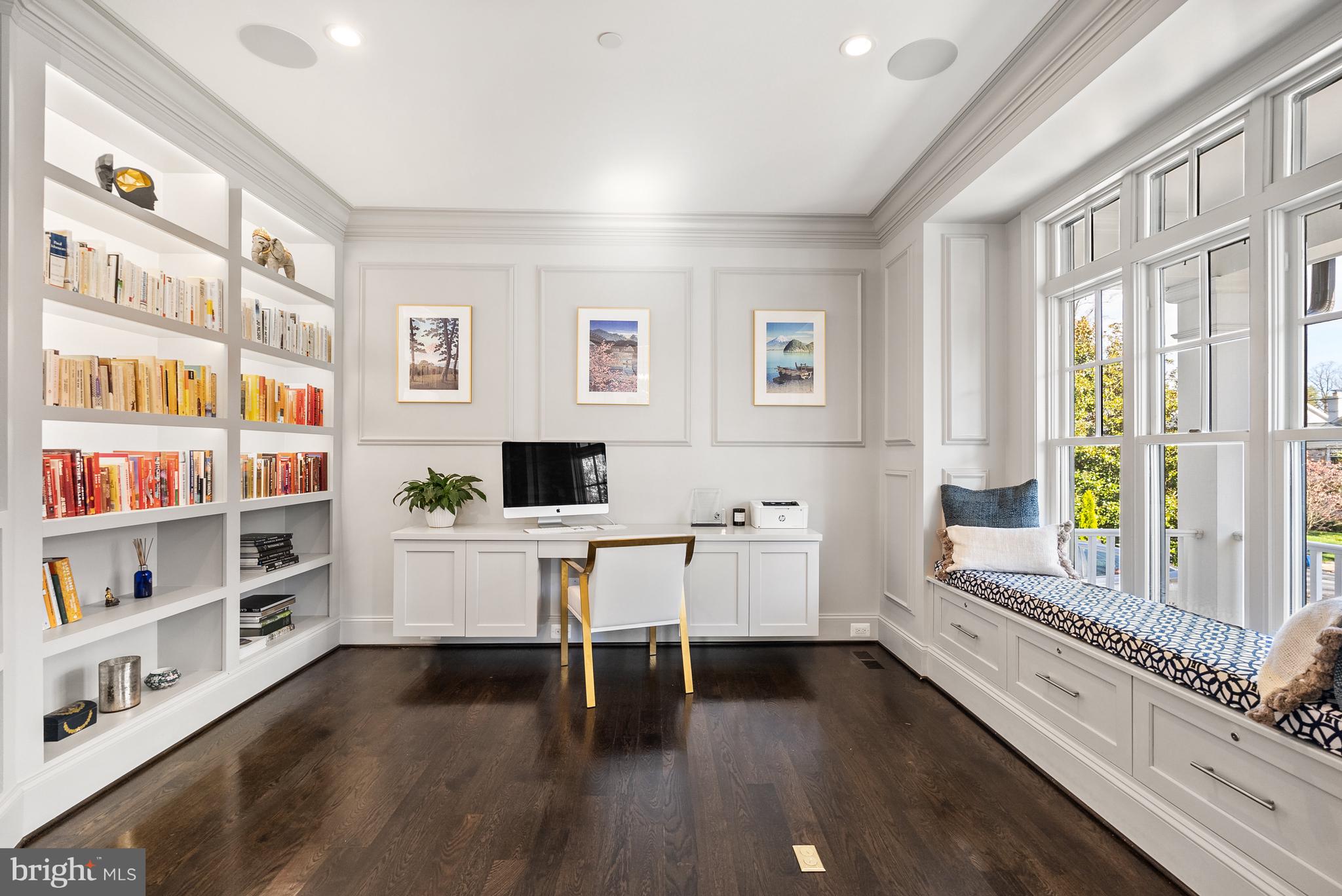 ENGLISH VILLAGE - Residential