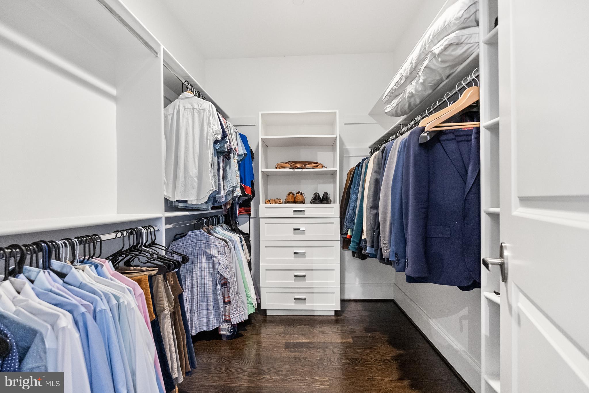 ENGLISH VILLAGE - Residential