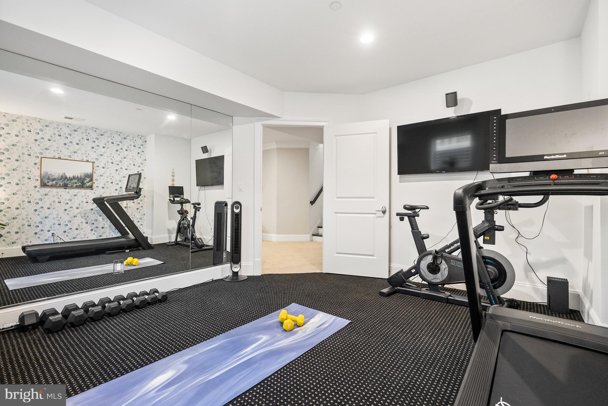 ENGLISH VILLAGE - Residential